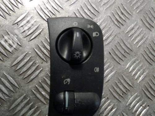 Used Headlight switch VW POLO III (6N1) 60 1.4 (60 hp) 11713407