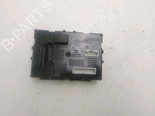 Used Fuse box RENAULT CLIO III (BR0/1, CR0/1) 1.5 dCi (BR17, CR17) (86 hp) 28331044