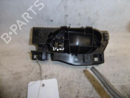Used Front right interior door handle Front right interior door handle 15754518 15754518