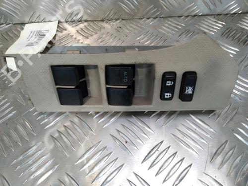 Used Left front window switch TOYOTA YARIS (_P9_) 1.4 D-4D (NLP90_, NLP90R) (90 hp) 13081829