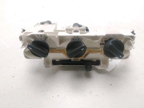 Used Climate control TOYOTA COROLLA Liftback (_E11_) 1.6 (ZZE112_, ZZE112R) (110 hp) 22525215