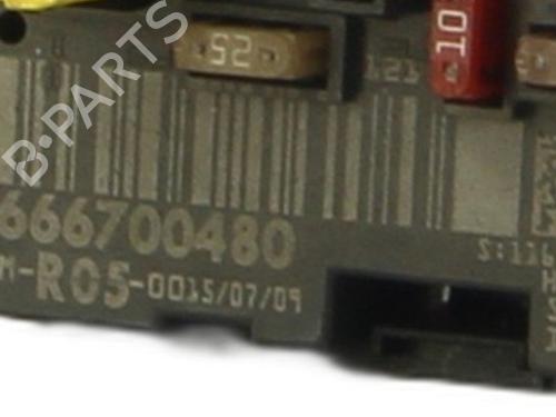 Used Fuse box Fuse box 37226687 37226687