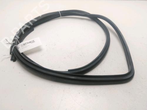 Used Rubber door seal TOYOTA YARIS (_P13_) 1.5 Hybrid (NHP130_, NHP130) (101 hp) 22694151