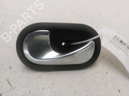 Venstre bak invendig håndtak RENAULT TWINGO III (BCM_, BCA_) 1.0 SCe 70 (71 hp) 29601748