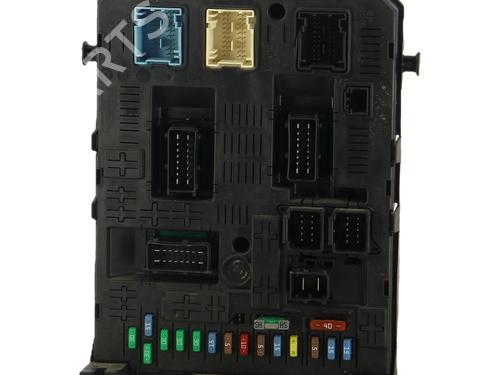 Used Fuse box Fuse box 38314053 38314053