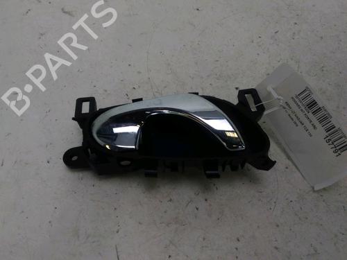 Maneta interior trasera derecha RENAULT KADJAR (HA_, HL_) 1.2 TCe 130 (HLMR) (130 hp) 28121302