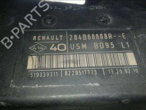 Used Fuse box Fuse box 15747792 15747792