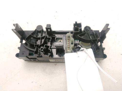 climate-control-peugeot-207-cc-wd_-16-16v-6452q6-2007-2008-2009-2010-2011-2012-2013-2014-2015-21947297 main image