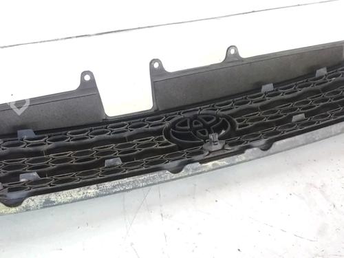 grille-toyota-rav-4-ii-_a2_-2000-2001-2002-2003-2004-2005-36311304 main image