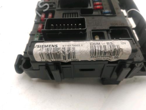 Used Fuse box Fuse box 22441542 22441542