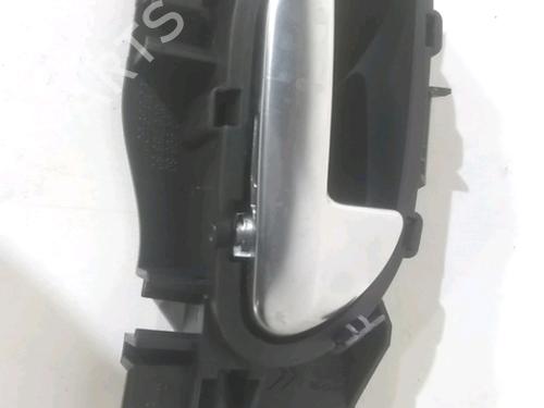 Used Front right interior door handle Front right interior door handle 23505899 23505899