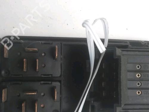 Fensterheberschalter links vorne für VW TRANSPORTER T4 Van (70A, 70H, 7DA, 7DH) 2.5 TDI (102 hp) 28105641