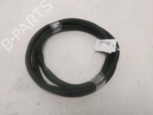 Used Rubber door seal CITROËN C3 III (SX) 1.2 THP 110 (SXHNPS, SXHNZT, SXHNZ6) (110 hp) 29442590