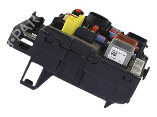 Used Fuse box Fuse box 38314054 38314054