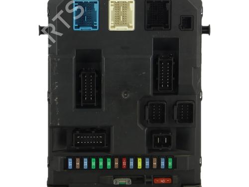 Used Fuse box Fuse box 38099938 38099938