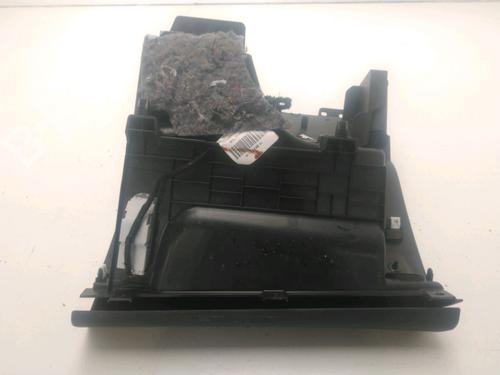 Used Glove box Glove box PEUGEOT 5008 II (MC_, MJ_, MR_, M4_) 1.5 BlueHDi 130 (MCYHZJ, MCYHZR, MCYHZX) (131 hp) 27394476 27394476