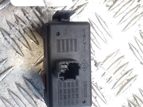 warning-switch-renault-clio-iii-br01-cr01-20-16v-sport-cr0n-cr1p-8200407415-2005-2006-2007-2008-2009-2010-2011-2012-2013-2014-16016632 main image