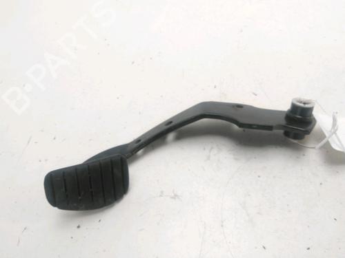 Used Break pedal RENAULT CLIO II (BB_, CB_) 1.2 (BB0A, BB0F, BB10, BB1K, BB28, BB2D, BB2H, CB0A,... (58 hp) 22693903