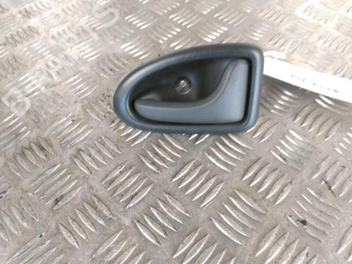Used Front right interior door handle RENAULT TRAFIC II Bus (JL) 1.9 dCI 100 (JL0C, JL0K) (101 hp) 15504581