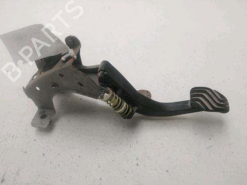 Used Clutch pedal RENAULT MEGANE IV Hatchback (B9A/M/N_) 1.5 dCi 110 (B9A3) (110 hp) 28712565