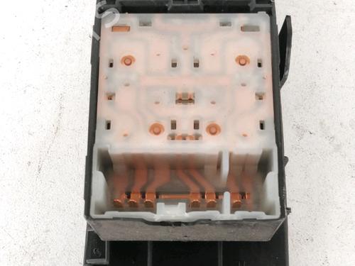 Used Left front window switch NISSAN MICRA III (K12) 1.2 16V (80 hp) 30483036