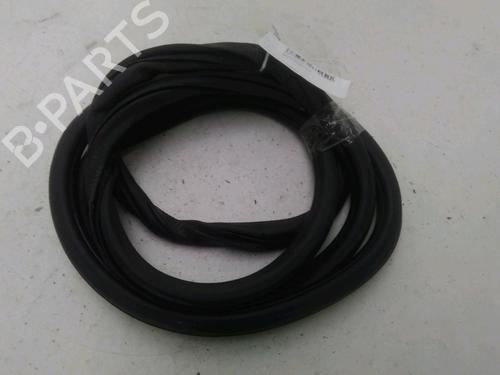 Used Rubber door seal VW GOLF VII (5G1, BQ1, BE1, BE2) 2.0 GTD (184 hp) 31031211