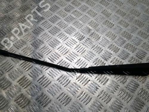 Used Front windshield wiper arm PEUGEOT 407 (6D_) 2.0 HDi 135 (6DRHRH, 6DRHRE, 6DRHRG, 6DRHRJ) (136 hp) 17136820