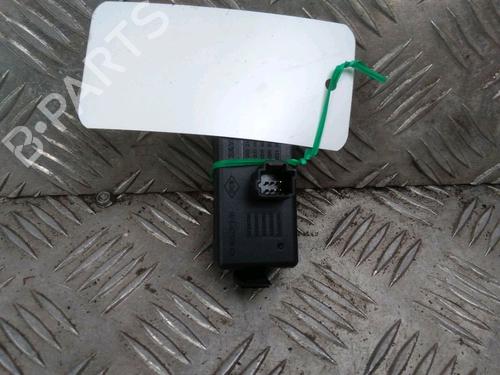 Used Warning switch Warning switch RENAULT MEGANE III Hatchback (BZ0/1_, B3_) 1.5 dCi (BZ0C) (90 hp) 11712857 11712857