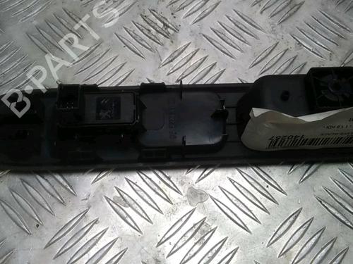 Used Switch Switch PEUGEOT 5008 (0U_, 0E_) 1.6 HDi (112 hp) 14964133 14964133