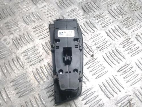Used Left front window switch BMW 1 (F40) 118 d (150 hp) 16332860