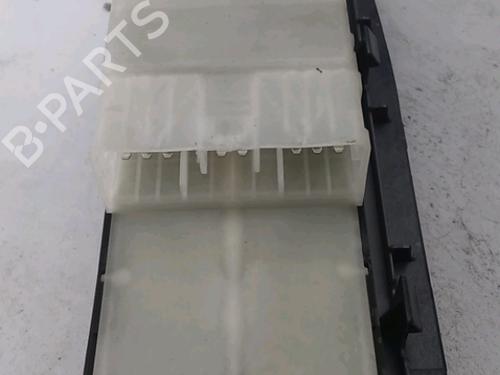 Pulsantiera anteriore sinistra Pulsantiera anteriore sinistra SUZUKI GRAND VITARA II (JT, TE, TD) 1.9 DDiS All-wheel Drive (JT419, TD44, JB419WD, JB419XD,... (129 hp) 37162915 37162915