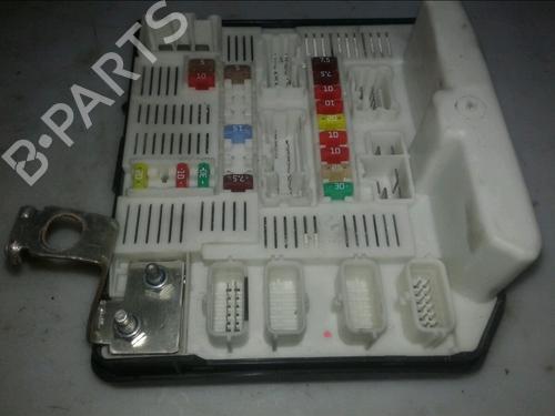 Used Fuse box Fuse box 15747796 15747796