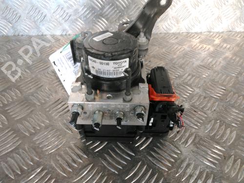 Used ABS pump TOYOTA YARIS (_P13_) 1.4 D (NLP130_, NLP130) (90 hp) 13038614