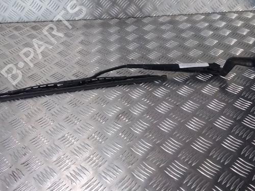 Used Front windshield wiper arm Front windshield wiper arm 32129470 32129470