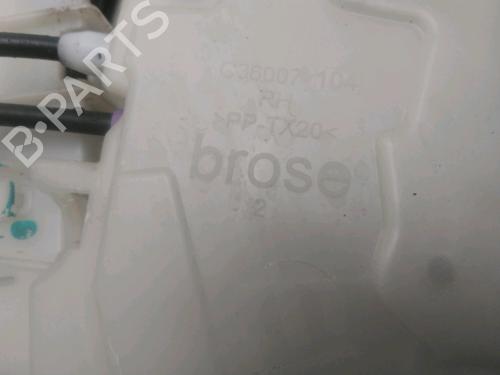 rear-right-lock-jeep-renegade-suv-bu-b1-bv-2014-28526533 main image