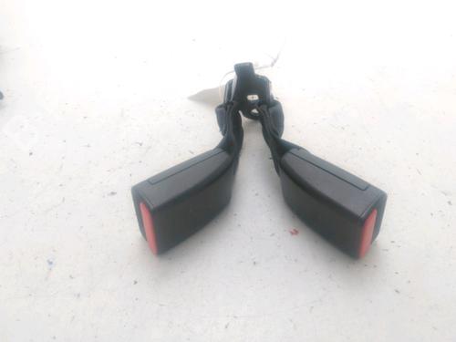 Used Seat buckle PEUGEOT 208 I (CA_, CC_) 1.2 VTi 68 / PureTech 68 (68 hp) 26571032