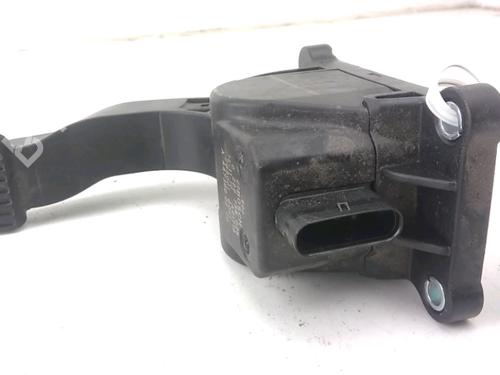 pedal-mercedes-benz-vito-van-w447-2014-36790116 main image