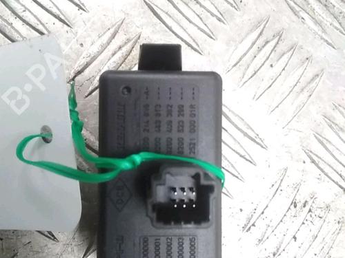 Used Warning switch RENAULT TWINGO II (CN0_) 1.5 dCi (CN0E) (64 hp) 23180616