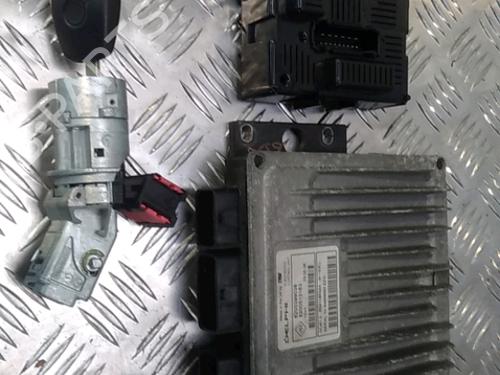 Used Engine control unit (ECU) RENAULT CLIO III (BR0/1, CR0/1) 1.5 dCi (BR17, CR17) (86 hp) 13078039
