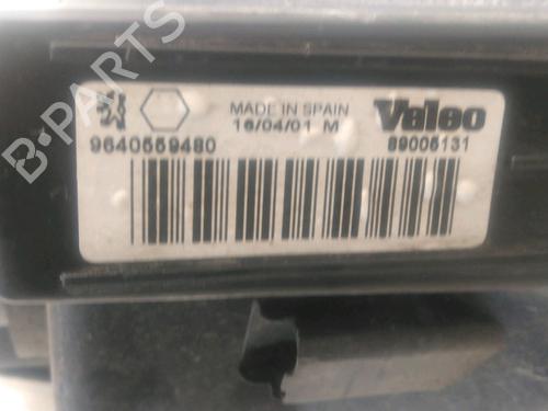 Used Right headlight PEUGEOT 206 Hatchback (2A/C) 1.1 i (60 hp) 25886266