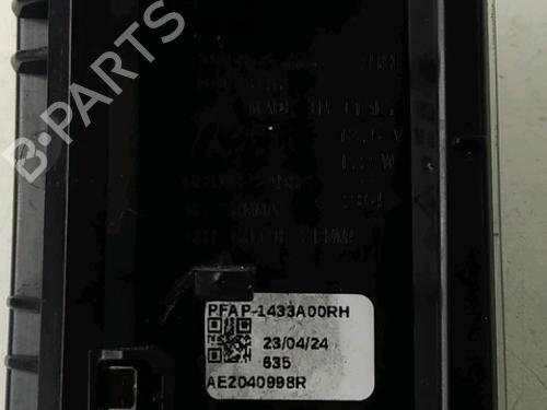 right-side-indicator-renault-trafic-iii-van-fg_-2014-33249453 main image
