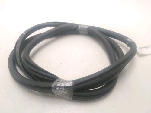 Used Rubber door seal PEUGEOT 5008 II (MC_, MJ_, MR_, M4_) 1.5 BlueHDi 130 (MCYHZJ, MCYHZR, MCYHZX) (131 hp) 24882320