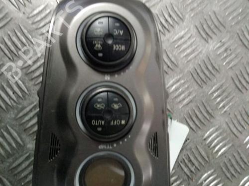 Used Climate control TOYOTA YARIS (_P9_) 1.4 D-4D (NLP90_, NLP90R) (90 hp) 11713320