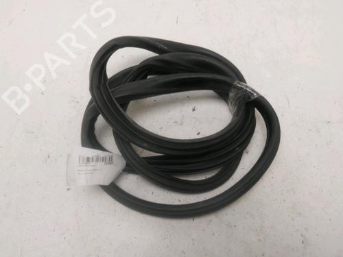 Used Rubber door seal RENAULT CLIO IV Grandtour (KH_) 1.5 dCi 90 (KHN3, KHN4) (90 hp) 29442616
