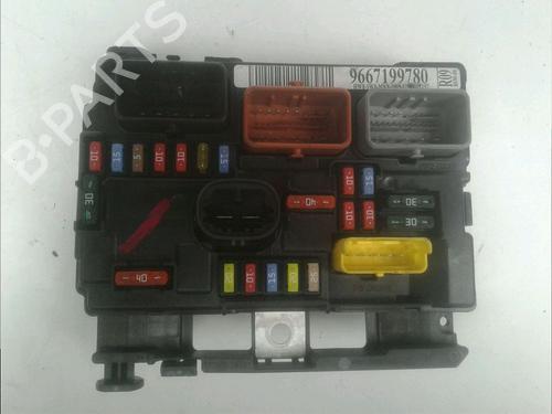 Used Fuse box Fuse box 15747857 15747857