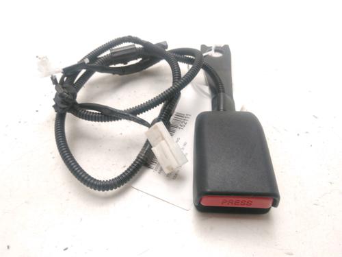 Used Seat buckle TOYOTA YARIS (_P13_) 1.3 (NSP130_, NSP130) (99 hp) 22694077