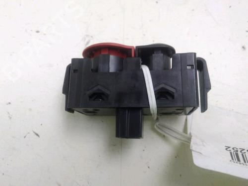 Used Warning switch RENAULT TWINGO III (BCM_, BCA_) 1.0 SCe 70 (71 hp) 29344868