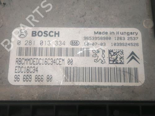Used Engine control unit (ECU) PEUGEOT 5008 (0U_, 0E_) 1.6 HDi (110 hp) 26121166