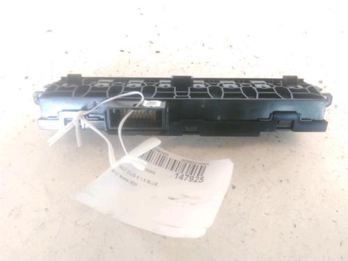 Used Warning switch Warning switch RENAULT CLIO V (B7_) 1.5 Blue dCi 100 (B7AD) (101 hp) 28970162 28970162