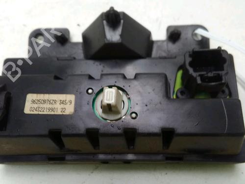 Used Display monitor PEUGEOT 206 Hatchback (2A/C) 1.1 i (60 hp) 19578818